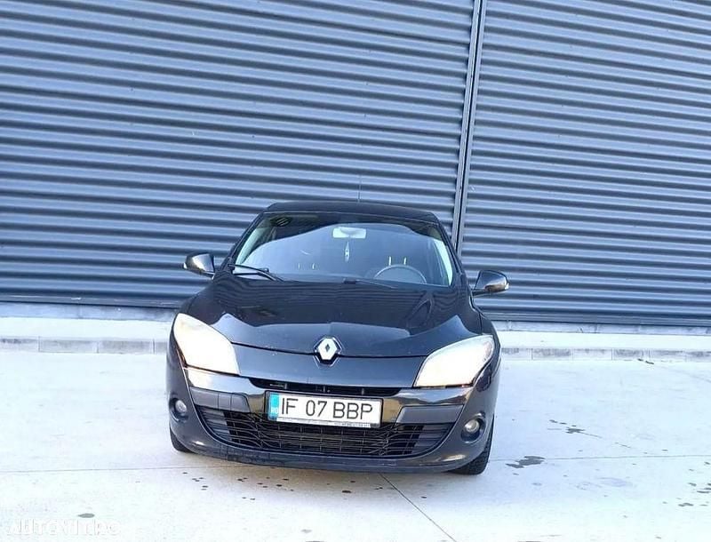 Culoarenegru Utilizat 2010 Renault Mégane III Dynamique Hatchback | 3.200 EUR (Preț OK) - Imagine 1/4