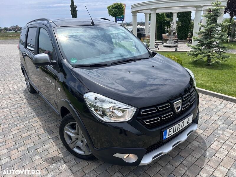 Negru Utilizat 2022 Dacia Lodgy Stepway Monovolum | 11.690 EUR (Puțin scump) - Imagine 1/4