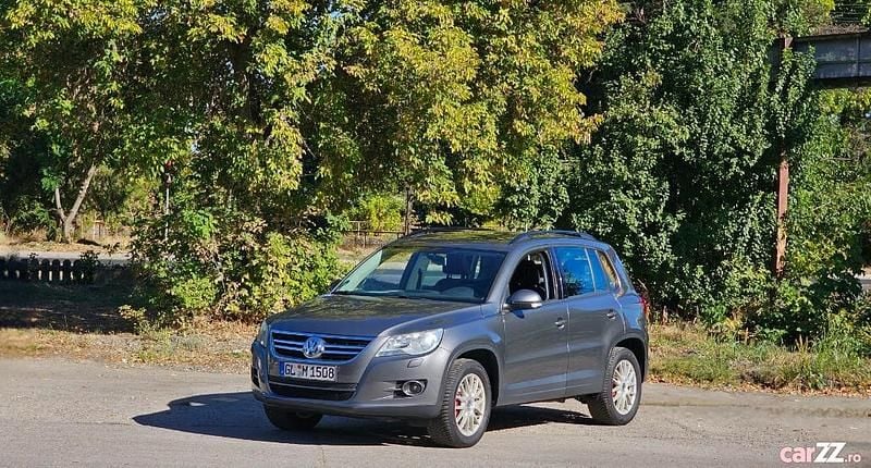Gri Utilizat 2011 VW Tiguan SUV | 7.100 EUR (Preț bun) - Imagine 1/4