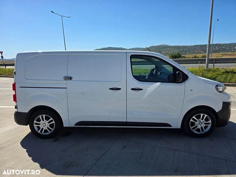 Second-hand Peugeot Expert 115 CP (84 kW) 2017 Culoarealb Van