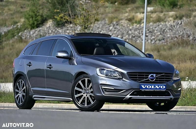 Culoaregri Utilizat 2016 Volvo V60 R-Design Break | 10.999 EUR (Super Preț) - Imagine 1/4
