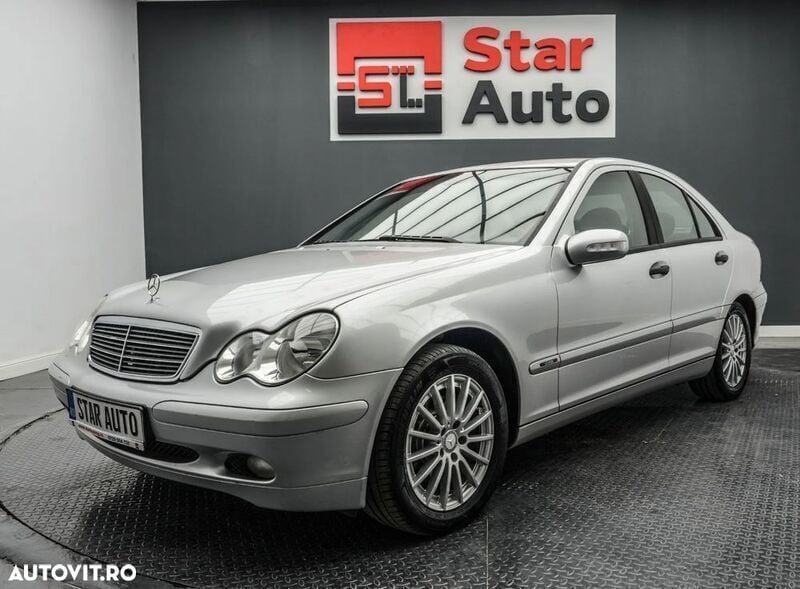 Gri Utilizat 2005 Mercedes C200 Classic Berlinǎ | 3.490 EUR (Preț OK) - Imagine 1/4