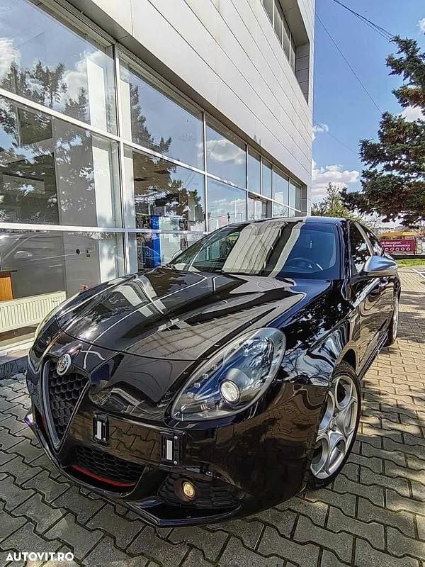 Culoarenegru Utilizat 2010 Alfa Romeo Giulietta Hatchback | 5.690 EUR (Preț bun) - Imagine 1/4