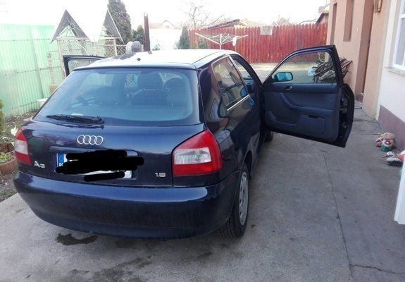 Second-hand Audi A3 101 CP (74 kW) 1999 Albastru Hatchback