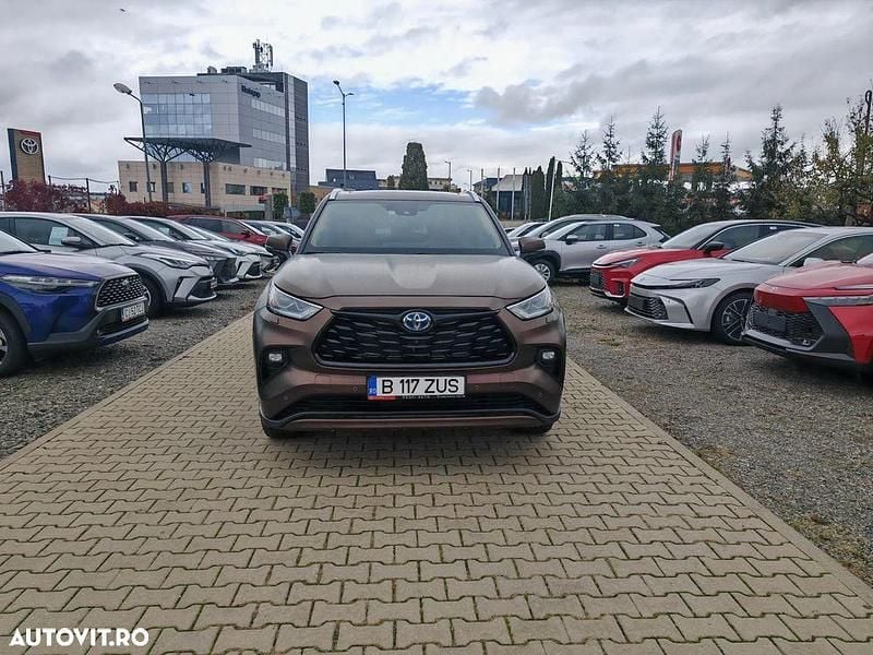 Maro Second-hand 2024 Toyota Highlander Luxury SUV | 62.000 EUR - Imagine 1/4