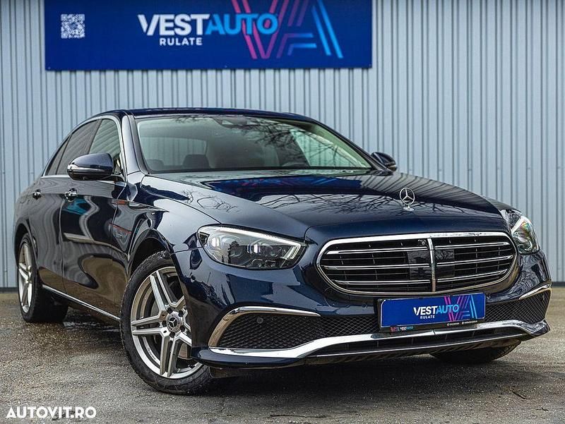 Culoarealbastru Utilizat 2020 Mercedes E300 Avantgarde Berlinǎ | 26.990 EUR (Preț OK) - Imagine 1/4