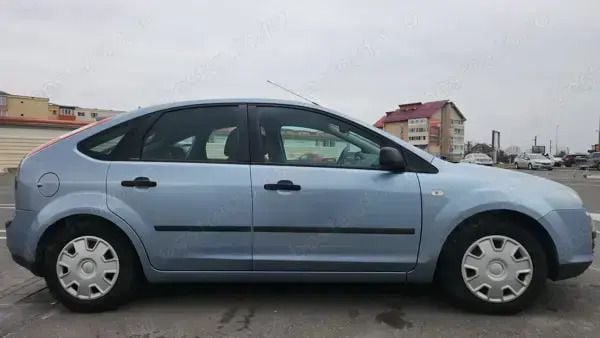 Second-hand Ford Focus 100 CP (73 kW) 2005 Albastru Hatchback