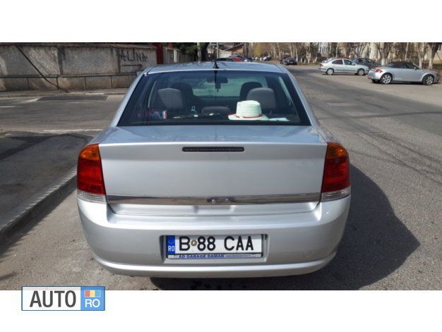 Second-hand Opel Vectra 90 CP (66 kW) 2003 Gri Berlinǎ