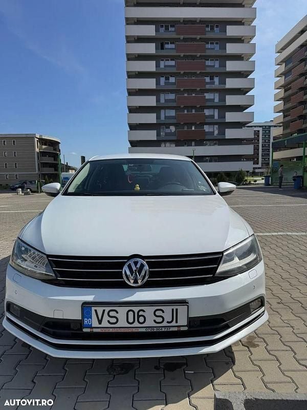 Culoarealb Utilizat 2015 VW Jetta Comfortline Berlinǎ | 8.700 EUR - Imagine 1/4