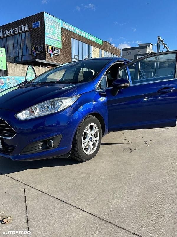 Second-hand Ford Fiesta Titanium 95 CP (69 kW) 2015 Culoarealbastru Hatchback