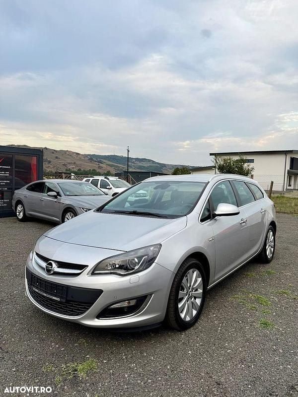 Culoareargint Utilizat 2013 Opel Astra Sport Break | 4.800 EUR (Preț OK) - Imagine 1/4