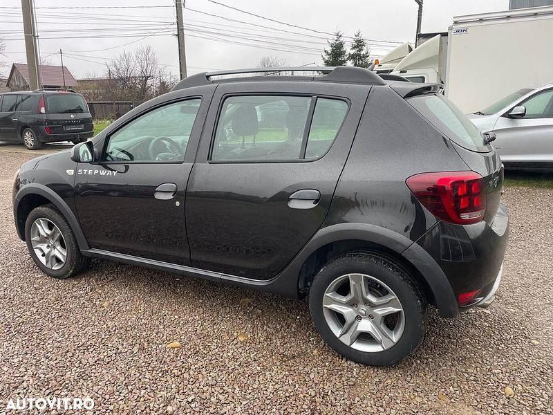 Second-hand Dacia Sandero Stepway 90 CP (66 kW) 2018 Culoarenegru Hatchback