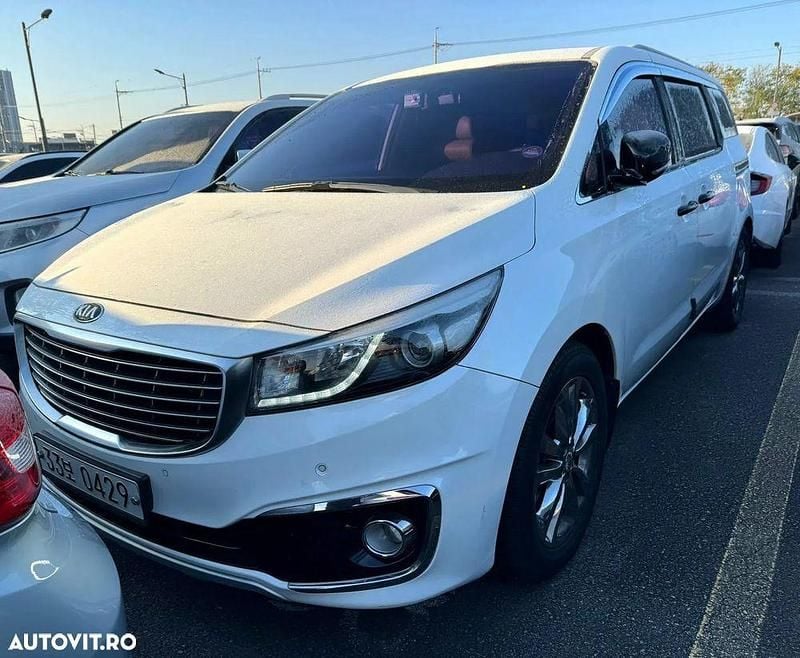 Second-hand Kia Carnival 185 CP (136 kW) 2016 Culoarealb Monovolum
