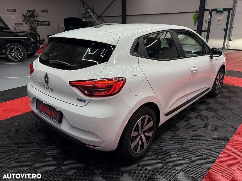 Second-hand Renault Clio V Equilibre 143 CP (105 kW) 2022 Culoarealb Hatchback