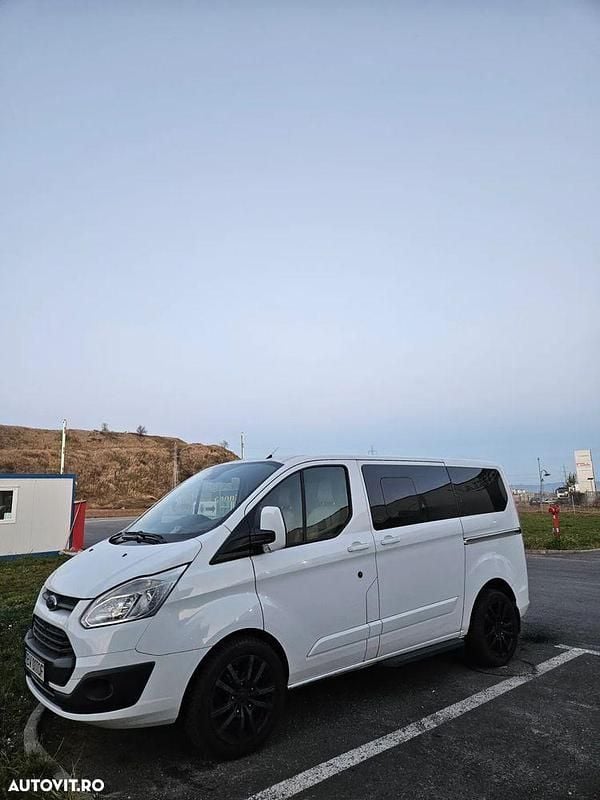 Second-hand Ford Tourneo Custom 170 CP (125 kW) 2016 Culoarealb Van