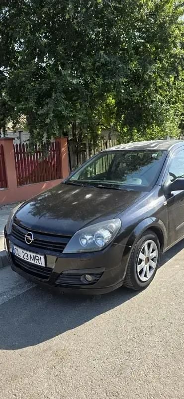 Negru Utilizat 2004 Opel Astra Hatchback | 6.400 EUR - Imagine 1/4