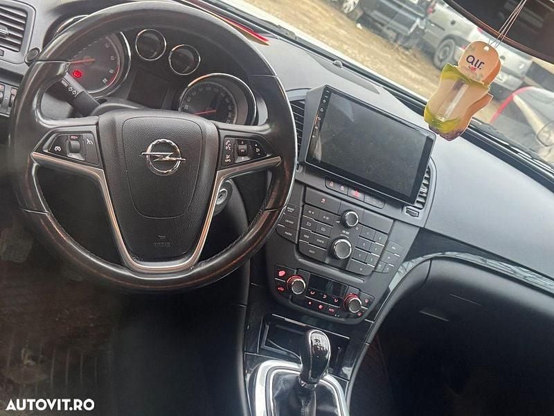 Second-hand Opel Insignia 140 CP (102 kW) 2010 Culoarealb Berlinǎ