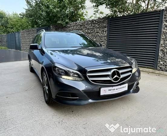 Gri Utilizat 2013 Mercedes E200 Avantgarde Break | 9.990 EUR (Preț OK) - Imagine 1/4
