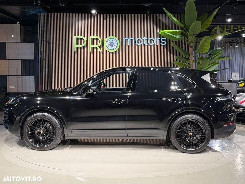 Second-hand Porsche Cayenne Black Edition 353 CP (259 kW) 2024 Culoarenegru SUV