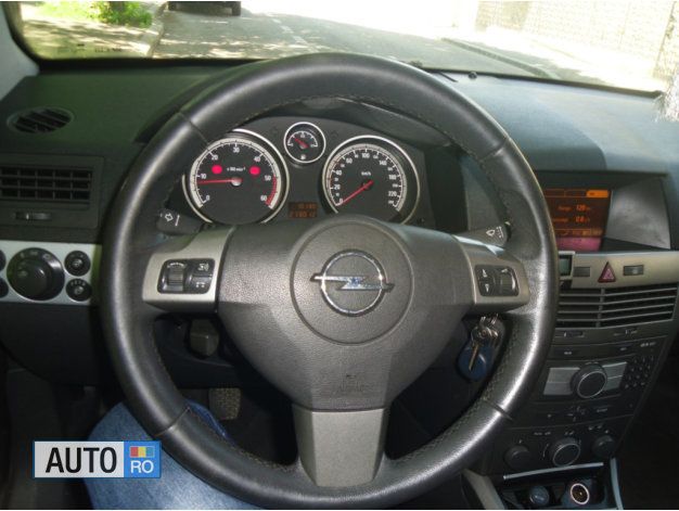 Second-hand Opel Astra 90 CP (66 kW) 2006 Negru Break
