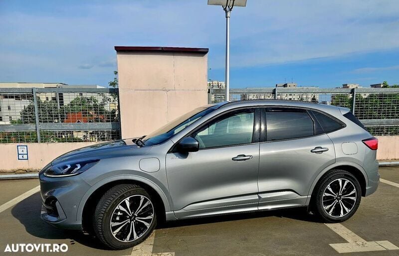 Second-hand Ford Kuga ST-Line X 152 CP (111 kW) 2023 Argint SUV