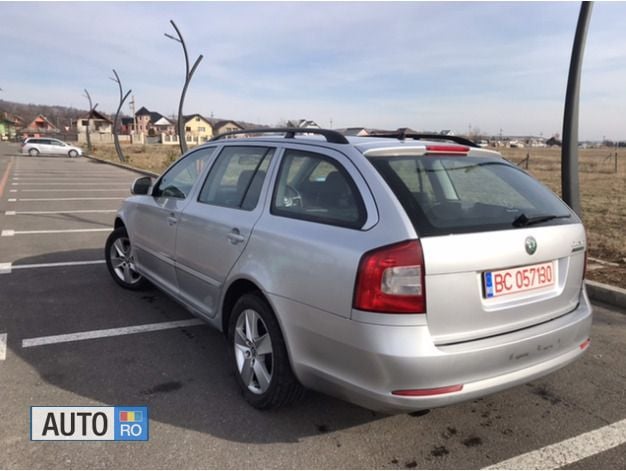 Gri Utilizat 2012 Skoda Octavia GreenLine Berlinǎ | 2.400 EUR - Imagine 1/4