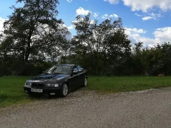 Second-hand BMW 318 115 CP (84 kW) 1993 Berlinǎ