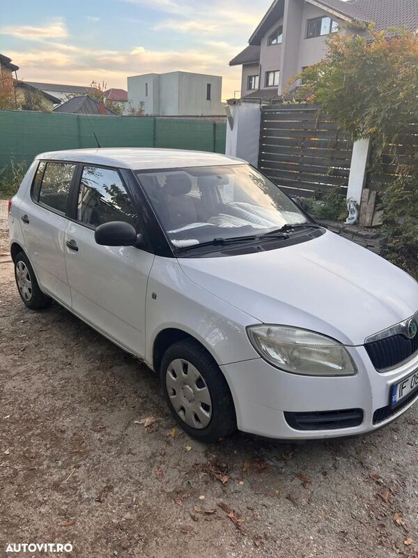 Alb Utilizat 2009 Skoda Fabia | 1.400 EUR (Super Preț) - Imagine 1/4