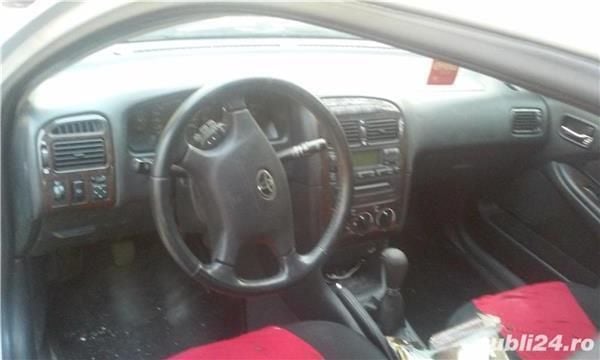 Second-hand Toyota Avensis 129 CP (94 kW) 2002 Galben Berlinǎ