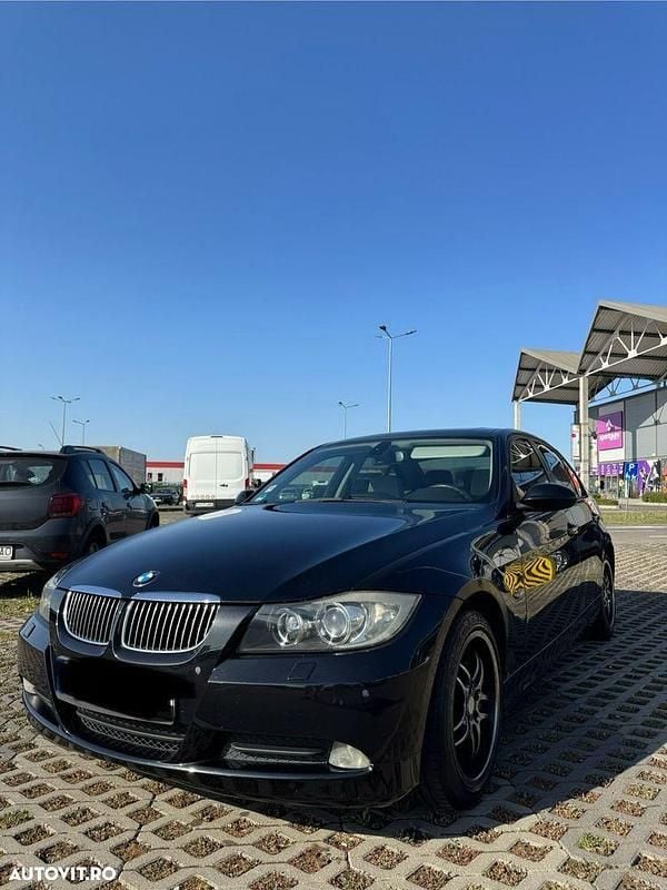 Culoarenegru Utilizat 2008 BMW 318 Berlinǎ | 5.590 EUR (Puțin scump) - Imagine 1/4