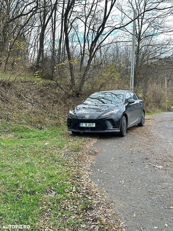 Culoarenegru Utilizat 2023 MG MG4 EV Explore Hatchback | 19.500 EUR (Scump) - Imagine 1/4