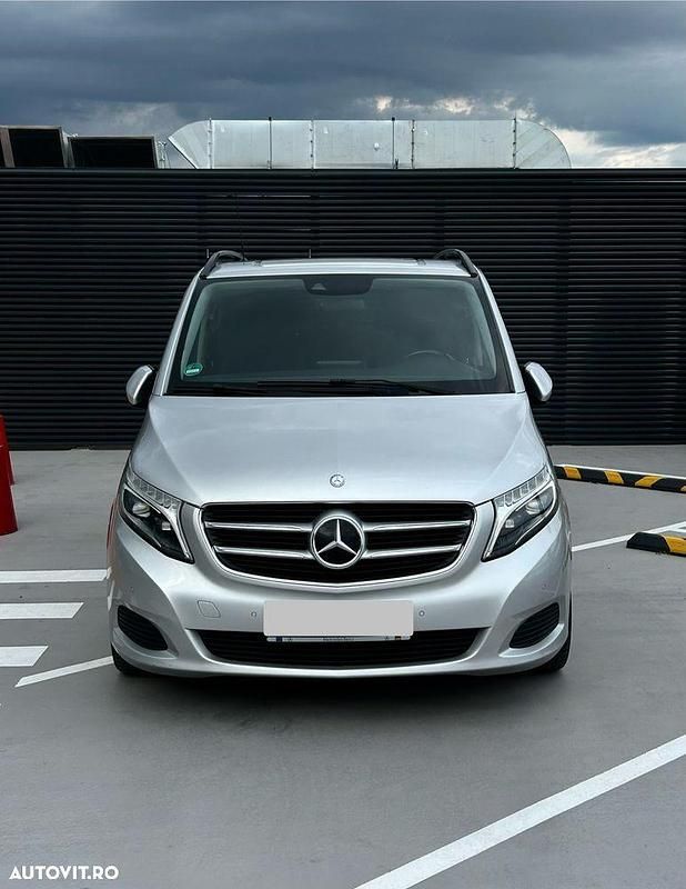 Culoareargint Utilizat 2016 Mercedes V250 Avantgarde Monovolum | 31.500 EUR (Scump) - Imagine 1/4