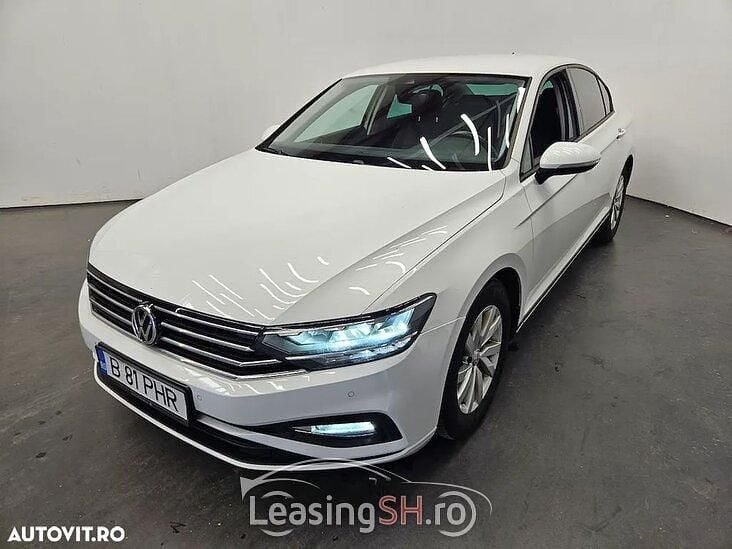 Alb Utilizat 2021 VW Passat Comfortline Berlinǎ | 15.972 EUR (Preț bun) - Imagine 1/4