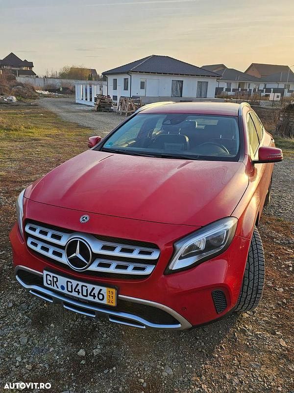Culoarerosu Utilizat 2018 Mercedes GLA200 SUV | 20.500 EUR (Preț OK) - Imagine 1/4