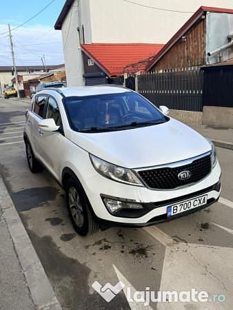 Alb Utilizat 2015 Kia Sportage SUV | 9.000 EUR (Preț bun) - Imagine 1/4