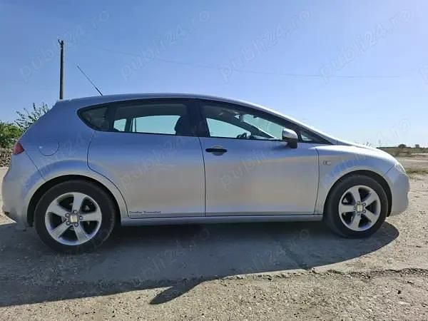 Argintiu Second-hand 2008 Seat Leon Hatchback | 2.000 EUR (Super Preț) - Imagine 1/4