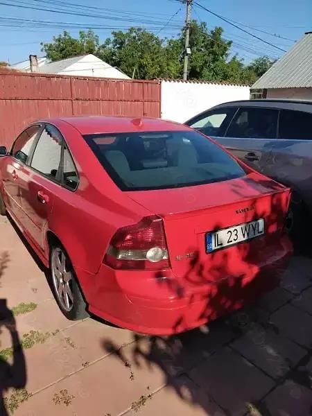 Rosu Utilizat 2006 Volvo S40 Berlinǎ | 2.300 EUR (Preț OK) - Imagine 1/4