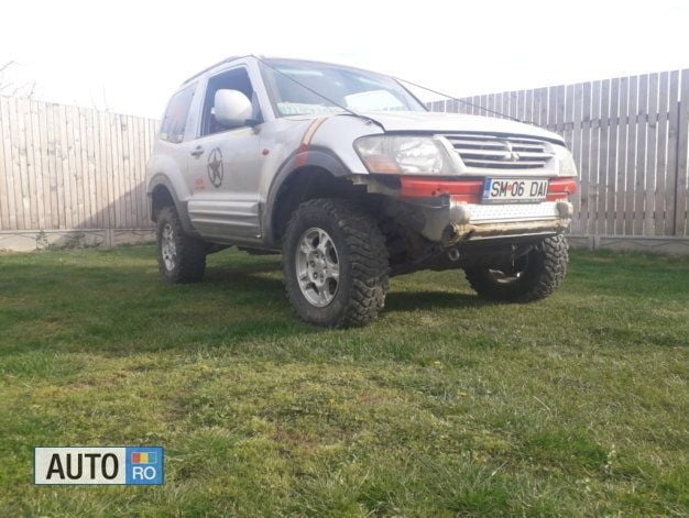Gri Utilizat 2002 Mitsubishi Pajero SUV | 2.600 EUR (Super Preț) - Imagine 1/2