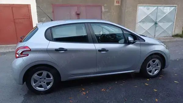 Gri Utilizat 2013 Peugeot 208 Hatchback | 4.500 EUR - Imagine 1/4
