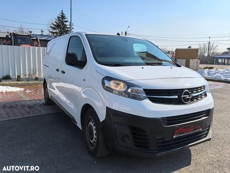 Second-hand Opel Vivaro 120 CP (88 kW) 2019 Culoarealb Monovolum