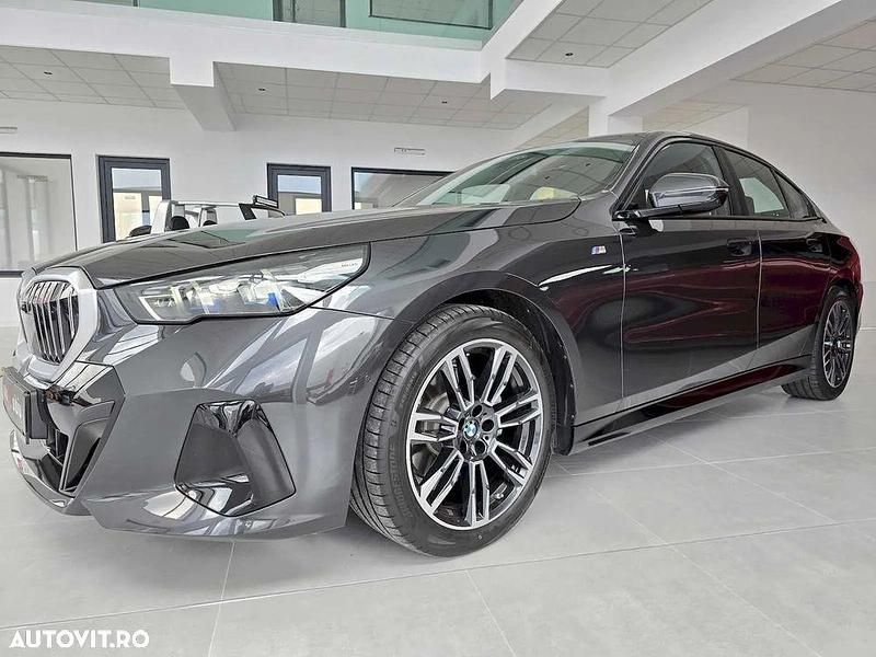 Gri Utilizat 2024 BMW 520 Comfort Edition Berlinǎ | 53.200 EUR - Imagine 1/4
