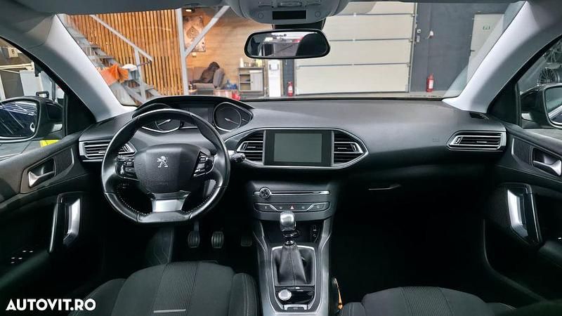 Second-hand Peugeot 308 Allure 125 CP (91 kW) 2013 Culoarealbastru Hatchback