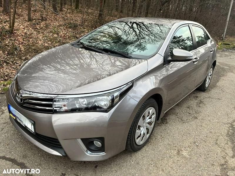 Second-hand Toyota Corolla Luna 132 CP (97 kW) 2015 Culoaremaro Berlinǎ