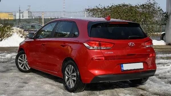 Second-hand Hyundai i30 100 CP (73 kW) 2019 Rosu Hatchback