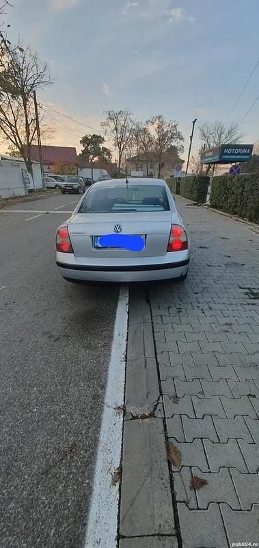 Second-hand VW Passat 75 CP (55 kW) 2002 Argintiu Berlinǎ