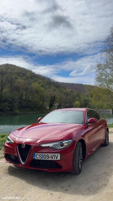 Second-hand Alfa Romeo Giulia 200 CP (147 kW) 2019 Culoarerosu Berlinǎ