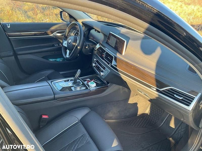 Second-hand BMW 730L 286 CP (210 kW) 2019 Culoarenegru Berlinǎ