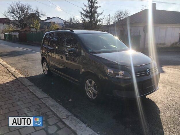 Negru Utilizat 2012 VW Touran Monovolum | 5.700 EUR (Preț OK) - Imagine 1/4