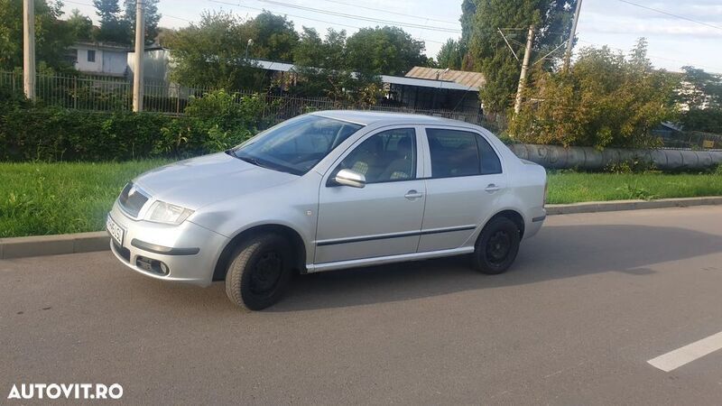 Gri Utilizat 2008 Skoda Fabia Berlinǎ | 1.490 EUR (Preț bun) - Imagine 1/4