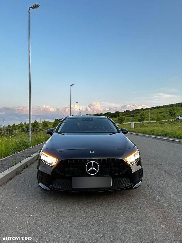 Negru Utilizat 2020 Mercedes A200 Hatchback | 26.000 EUR (Puțin scump) - Imagine 1/4